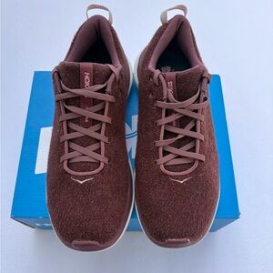 Hoka One One women's Hupana Flow Burgundy Sneakers Size 9.5